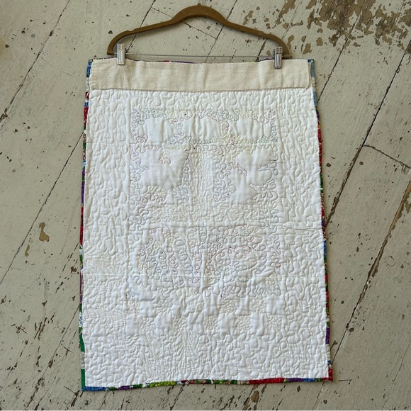 Quilted Wall Hanging Button Flower Basket Design - Picture 6 of 14